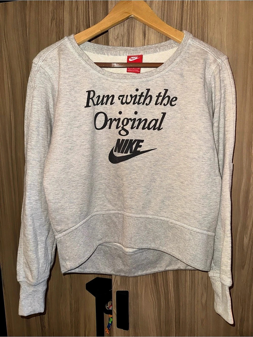Nike Run with the Original Scoop Neck Sweatshirt Gray Small